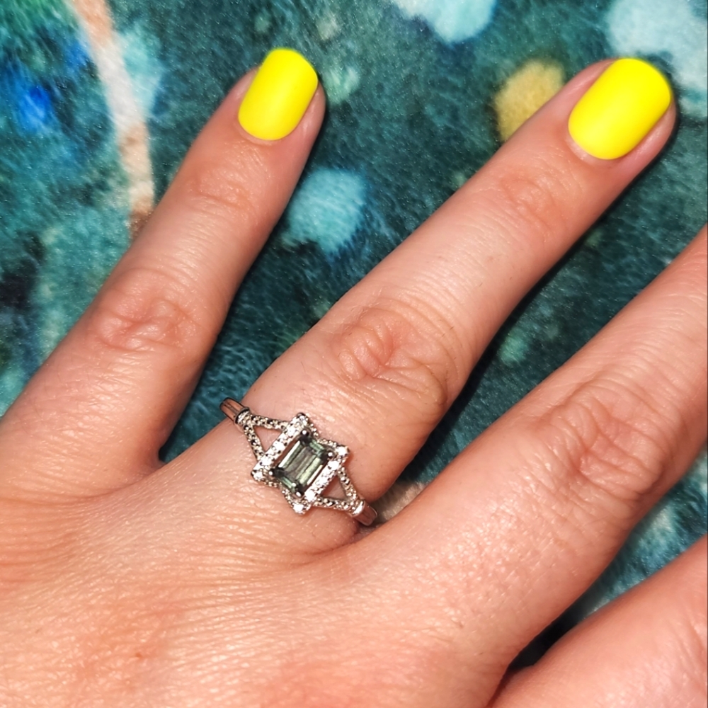 Sterling Silver Ring with green center stone
